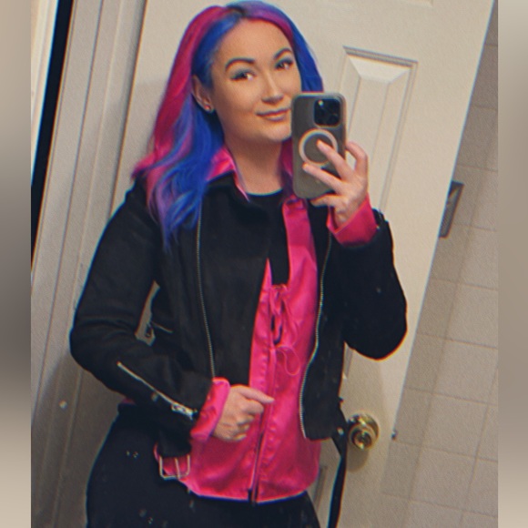 Meet your Posher, Danni - Picture 1 of 2